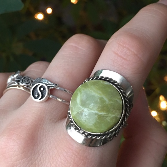 Jewelry - boho green serpentine cocktail ring